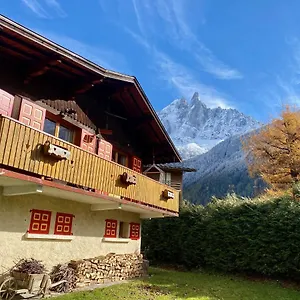https://chalet-baraka-chamonix-les-praz.hotels-rhonealpes.com