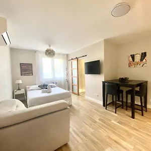 https://le-catalan-loccitan-studios-avec-parking-et-climatisation.midi-pyreneeshotels.com